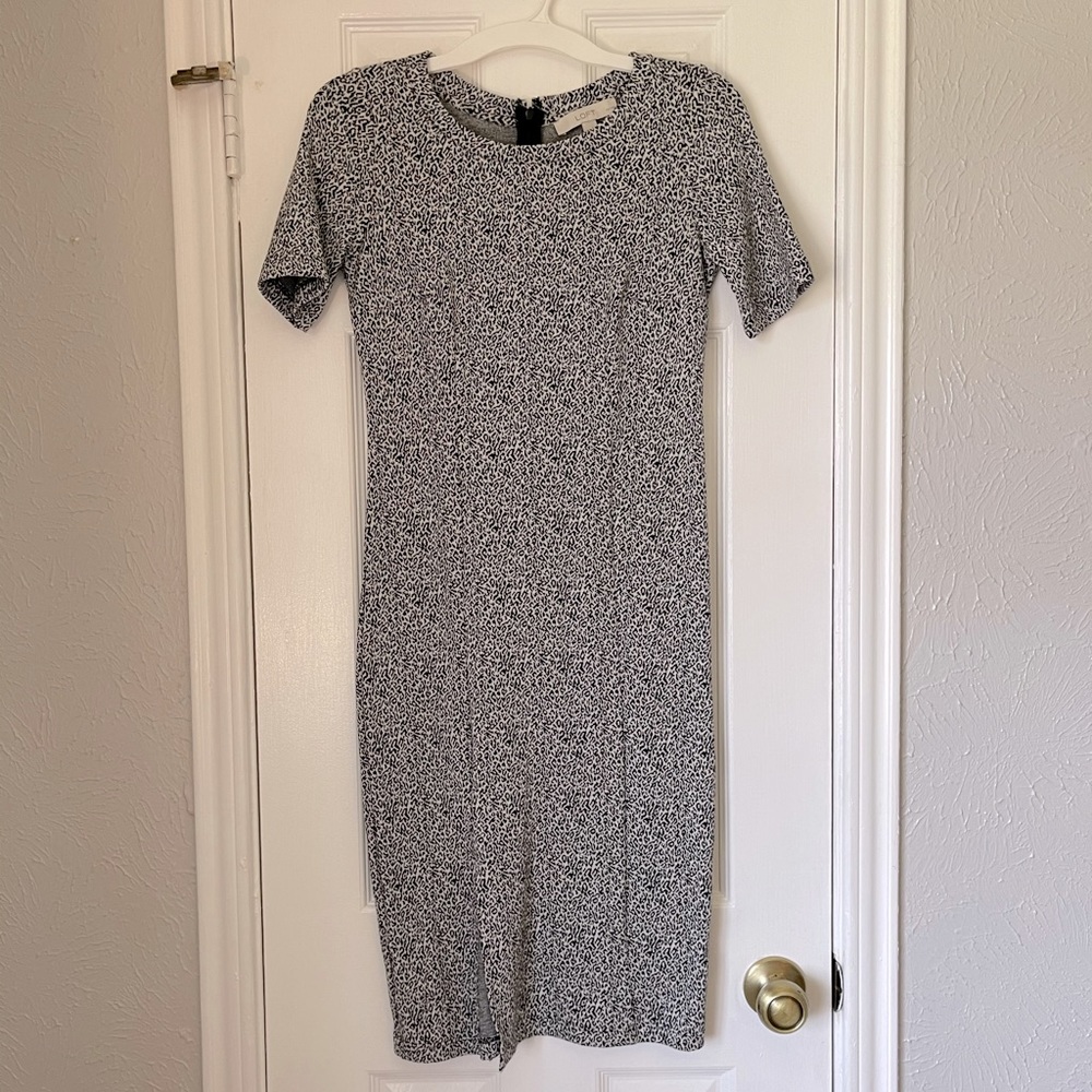 Fitted short sleeve midi dress